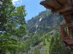 Click to see big picture (1024x768 pixels; 168 KB)