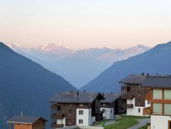 Click to see big picture (1024x768 pixels; 58 KB)